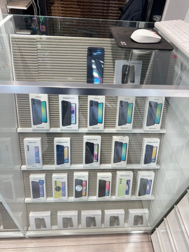 Vitrine me celulare te rinj dhe te perdorur